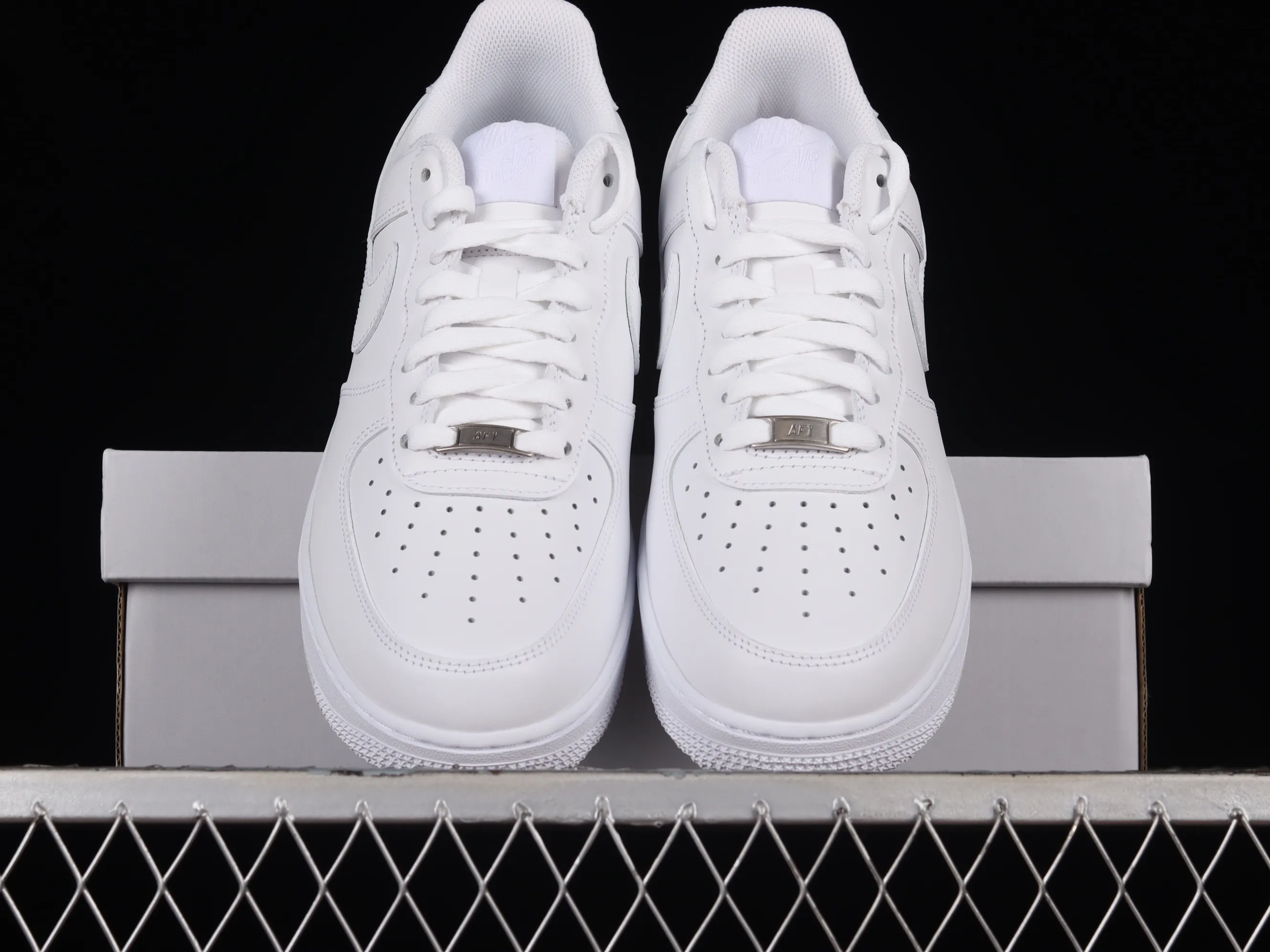 All categories Nk Air Force 1 Air Force series Nk Air Force 1 Low Air Force low-top XP version Nk Air Force 1'07 Low Air Force One Classic all-white low-top casual sneakers CW2288-111